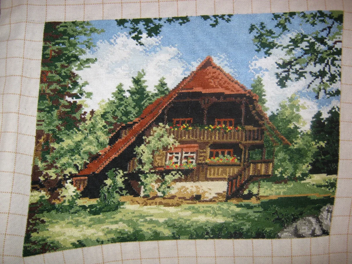 Reverse stitching of the chalet, with the roof and balconies mirrored
